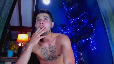 Snapshot of alejo_323__ chatting on December 19, 3:51 am alejo_323__ online show from December 19, 3:51 am