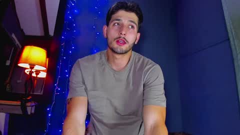 Snapshot of alejo_323__ chatting on January 19, 4:54 am alejo_323__ online show from January 19, 4:54 am