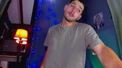 Snapshot of alejo_323__ chatting on January 22, 2:59 am alejo_323__ online show from January 22, 2:59 am