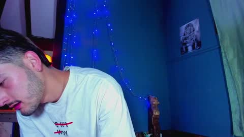 Snapshot of alejo_323__ chatting on January 24, 3:43 am alejo_323__ online show from January 24, 3:43 am