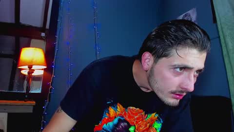 Snapshot of alejo_323__ chatting on February 7, 1:25 am alejo_323__ online show from February 7, 1:25 am