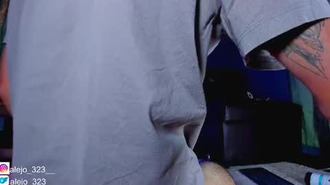 Snapshot of alejo_323__ chatting on March 3, 4:25 am alejo_323__ online show from March 3, 4:25 am