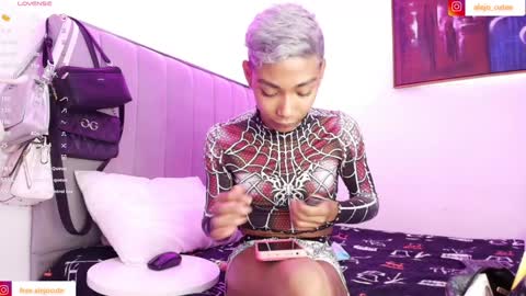 Snapshot of alejo_cute chatting on December 28, 4:09 pm alejo_cute online show from December 28, 4:09 pm