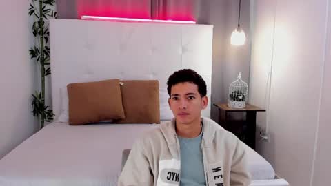 Snapshot of alejo_exotic chatting on June 17, 12:18 pm alejo_exotic online show from June 17, 12:18 pm