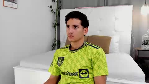 Snapshot of alejo_exotic chatting on June 22, 12:24 pm alejo_exotic online show from June 22, 12:24 pm