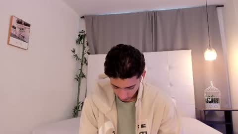 Snapshot of alejo_exotic chatting on June 25, 12:20 pm alejo_exotic online show from June 25, 12:20 pm