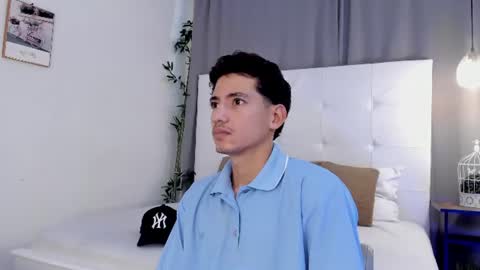 Snapshot of alejo_exotic chatting on June 27, 12:33 pm alejo_exotic online show from June 27, 12:33 pm