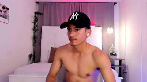 Snapshot of alejo_exotic chatting on July 26, 2:09 am alejo_exotic online show from July 26, 2:09 am