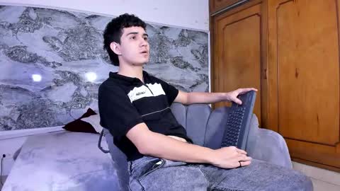 alejo_gray1 online show from December 1, 11:26 am