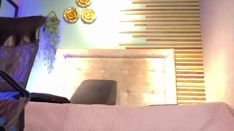 alejo_gray1 online show from June 1, 1:13 pm