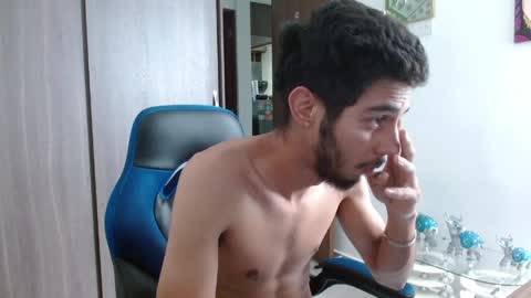 Snapshot of alejo_hot23 chatting on April 4, 1:08 pm David online show from April 4, 1:08 pm