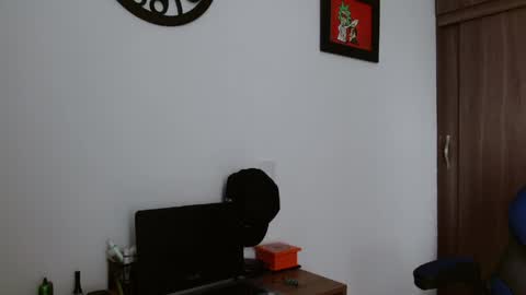 Snapshot of alejo_hot23 chatting on April 5, 5:32 pm David online show from April 5, 5:32 pm