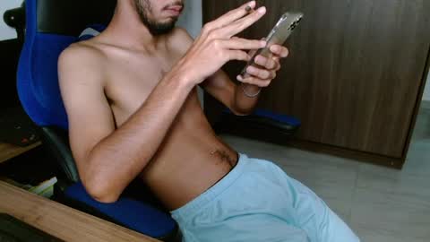 Snapshot of alejo_hot23 chatting on April 11, 1:32 am David online show from April 11, 1:32 am