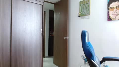 Snapshot of alejo_hot23 chatting on April 23, 1:35 pm David online show from April 23, 1:35 pm