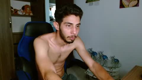 Snapshot of alejo_hot23 chatting on April 28, 1:59 am David online show from April 28, 1:59 am