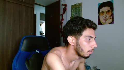 Snapshot of alejo_hot23 chatting on April 28, 2:27 am David online show from April 28, 2:27 am