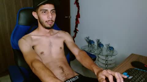 Snapshot of alejo_hot23 chatting on May 13, 12:19 am David online show from May 13, 12:19 am