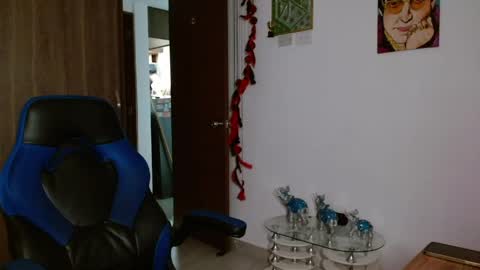 Snapshot of alejo_hot23 chatting on May 16, 2:19 am David online show from May 16, 2:19 am