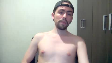 Snapshot of alejo_shy chatting on December 15, 10:47 pm alejo_shy online show from December 15, 10:47 pm