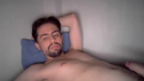 Snapshot of alejo_shy chatting on December 17, 7:40 am alejo_shy online show from December 17, 7:40 am