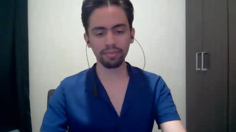Snapshot of alejo_shy chatting on December 25, 4:33 am alejo_shy online show from December 25, 4:33 am