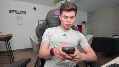 Snapshot of alejoo_twink chatting on February 28, 2:31 am ONLYFANS Alejoo twink online show from February 28, 2:31 am