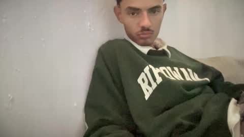 Snapshot of alejoochoa2222 chatting on November 25, 1:27 am alejoochoa2222 online show from November 25, 1:27 am