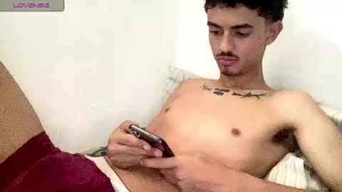 Snapshot of alejoochoa2222 chatting on November 27, 1:51 am alejoochoa2222 online show from November 27, 1:51 am