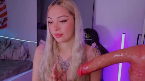 Snapshot of aleksa_candy chatting on September 14, 3:05 am aleksa_candy online show from September 14, 3:05 am