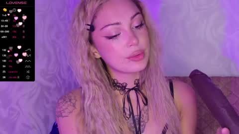 Snapshot of aleksacandy chatting on May 3, 4:35 pm aleksacandy online show from May 3, 4:35 pm