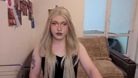 ALENA  INDEPENDENT MODEL online show from May 22, 6:09 am