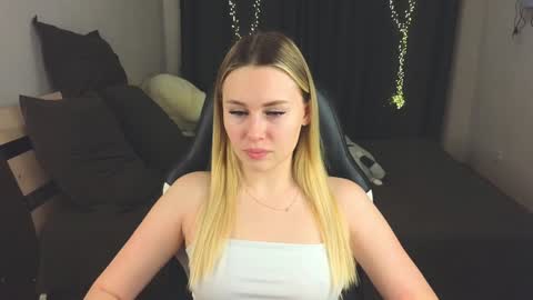 Snapshot of alena_hot_sex chatting on January 23, 4:26 pm Alena online show from January 23, 4:26 pm