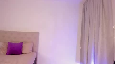 Snapshot of alesay_dreams chatting on January 19, 3:32 am Alesay online show from January 19, 3:32 am