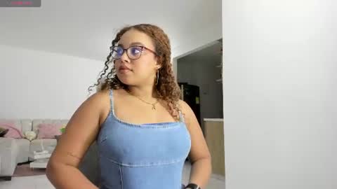 Snapshot of alesiacooper chatting on June 21, 2:58 am alesia online show from June 21, 2:58 am