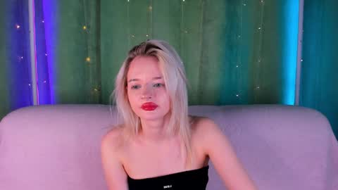 Snapshot of alessakiss chatting on April 17, 2:03 am alessakiss online show from April 17, 2:03 am