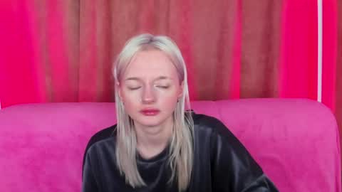 Snapshot of alessakiss chatting on May 7, 2:06 am alessakiss online show from May 7, 2:06 am