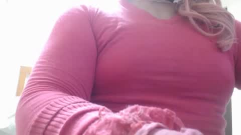 Snapshot of alessalindo840 chatting on September 14, 6:12 am AlessaBabyGirl840 online show from September 14, 6:12 am