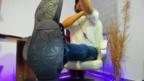 Snapshot of alessandro__wye chatting on December 2, 1:25 am ALESSANDRO WYE online show from December 2, 1:25 am