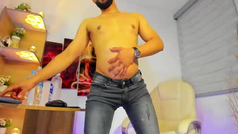 Snapshot of alessandro__wye chatting on January 25, 7:49 am ALESSANDRO WYE online show from January 25, 7:49 am