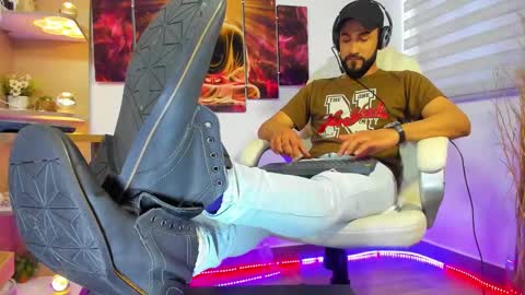 Snapshot of alessandro__wye chatting on January 26, 9:40 pm ALESSANDRO WYE online show from January 26, 9:40 pm