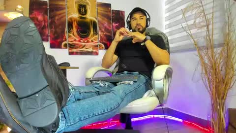 Snapshot of alessandro__wye chatting on February 4, 2:10 pm ALESSANDRO WYE online show from February 4, 2:10 pm