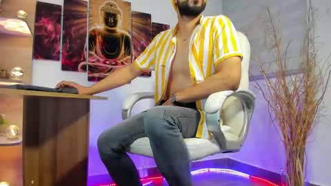 Snapshot of alessandro__wye chatting on February 11, 5:05 am ALESSANDRO WYE online show from February 11, 5:05 am