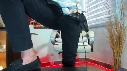 Snapshot of alessandro__wye chatting on February 17, 2:04 pm ALESSANDRO WYE online show from February 17, 2:04 pm