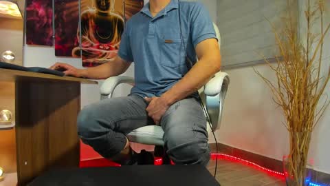 Snapshot of alessandro__wye chatting on February 18, 11:11 am ALESSANDRO WYE online show from February 18, 11:11 am