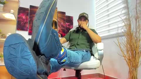 Snapshot of alessandro__wye chatting on February 19, 2:01 pm ALESSANDRO WYE online show from February 19, 2:01 pm