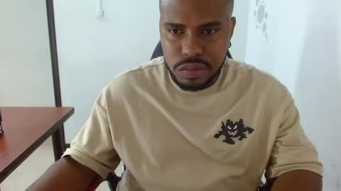 Snapshot of alessandro_hamed chatting on April 1, 2:03 pm alessandro hamed online show from April 1, 2:03 pm