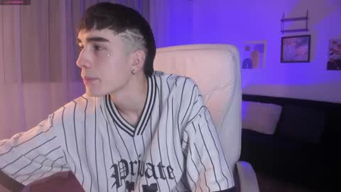 Snapshot of alessandro_rossi_ chatting on September 18, 8:11 pm Alessandro . online show from September 18, 8:11 pm