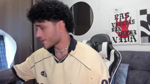 Snapshot of alessandro_vanni chatting on February 13, 2:46 pm Alessandro Vanni online show from February 13, 2:46 pm