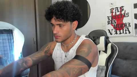 Snapshot of alessandro_vanni chatting on February 15, 6:48 pm Alessandro Vanni online show from February 15, 6:48 pm