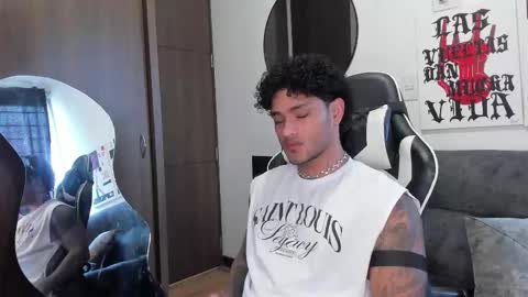 Snapshot of alessandro_vanni chatting on February 19, 2:57 pm Alessandro Vanni online show from February 19, 2:57 pm